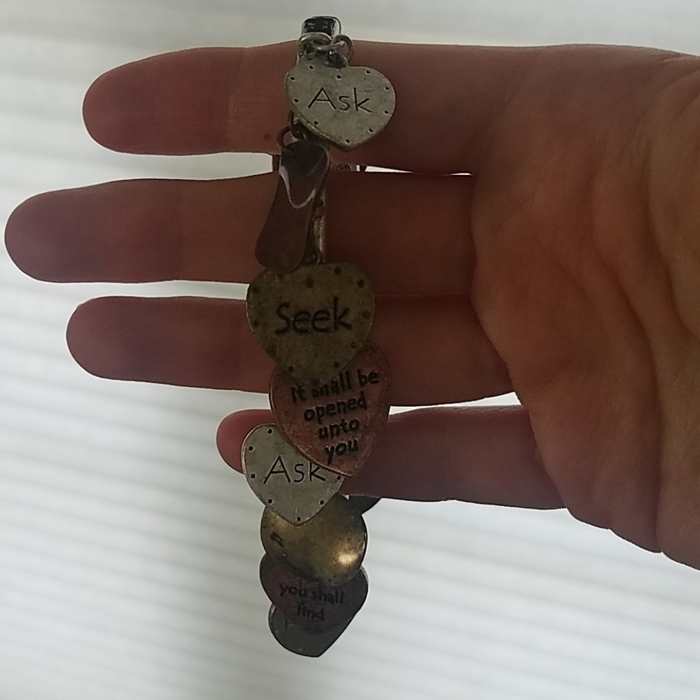 Seek and Ye Shall Find Bracelet - Picture 2 of 4